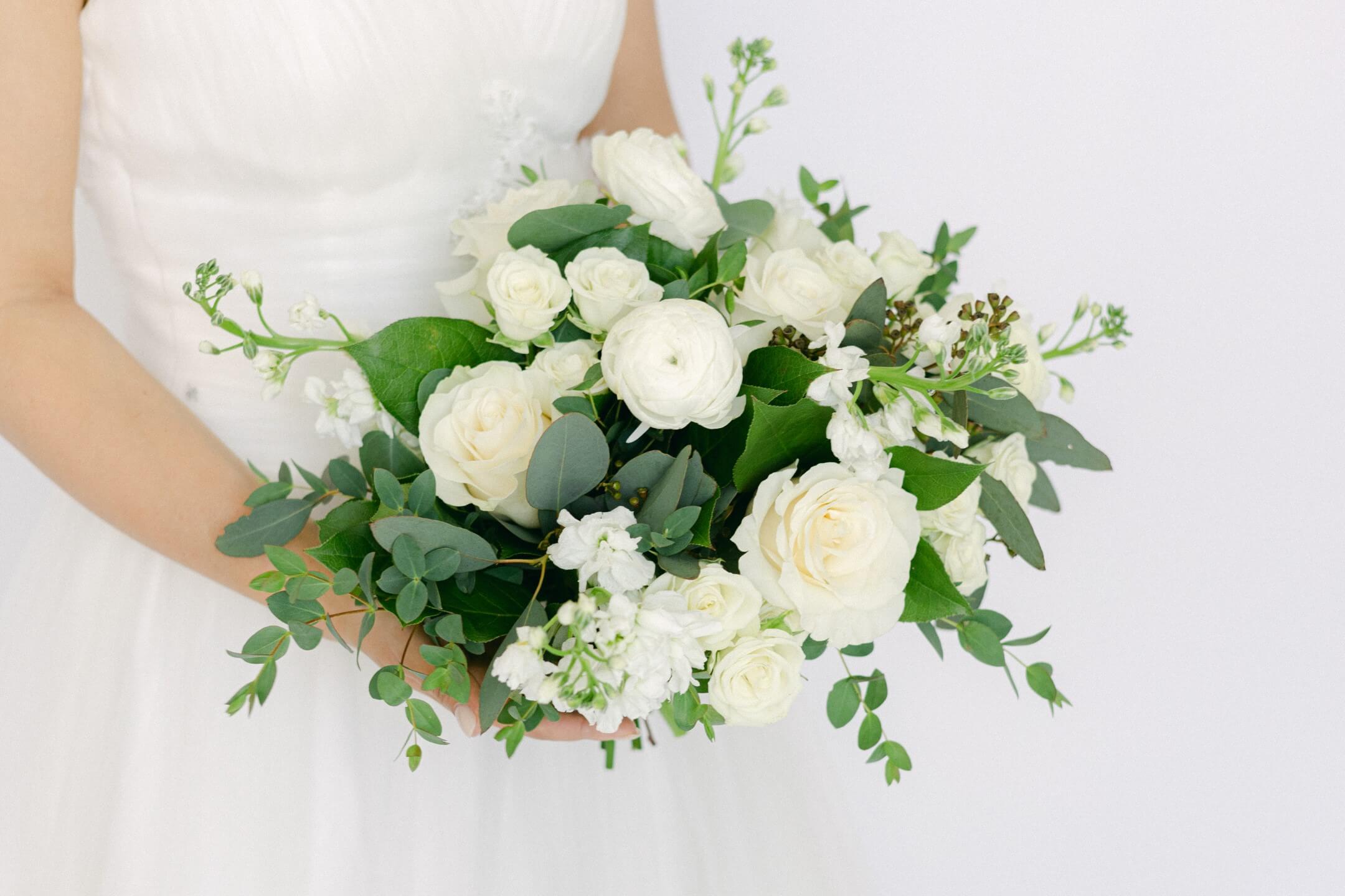 Classique Blanc || bridal bouquet