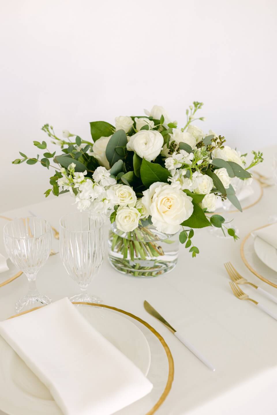 Classique Blanc || grand centerpiece clear vases types